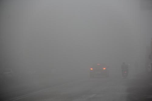 秋意渐浓雾气多发，雾天驾驶需要哪些问题？